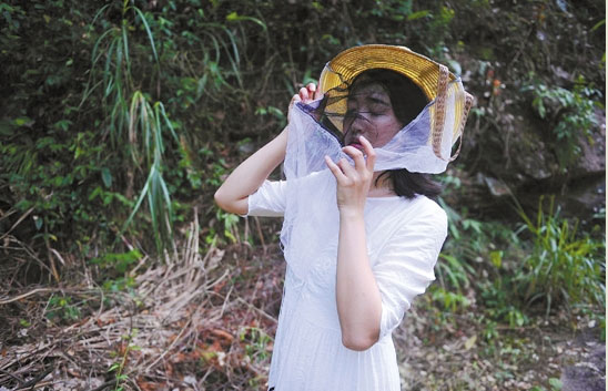 Beauty seeks honey in mountain 