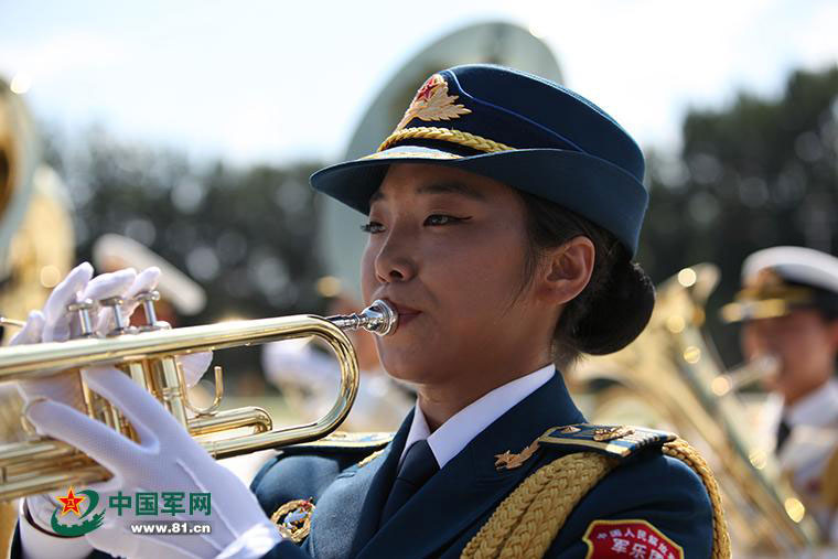 Charming iron ladies in China's upcoming V-Day celebrations