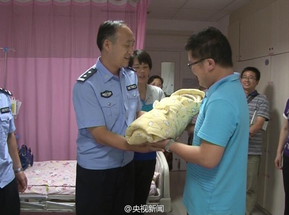 Woman dresses up as nurse to steal baby after miscarriage