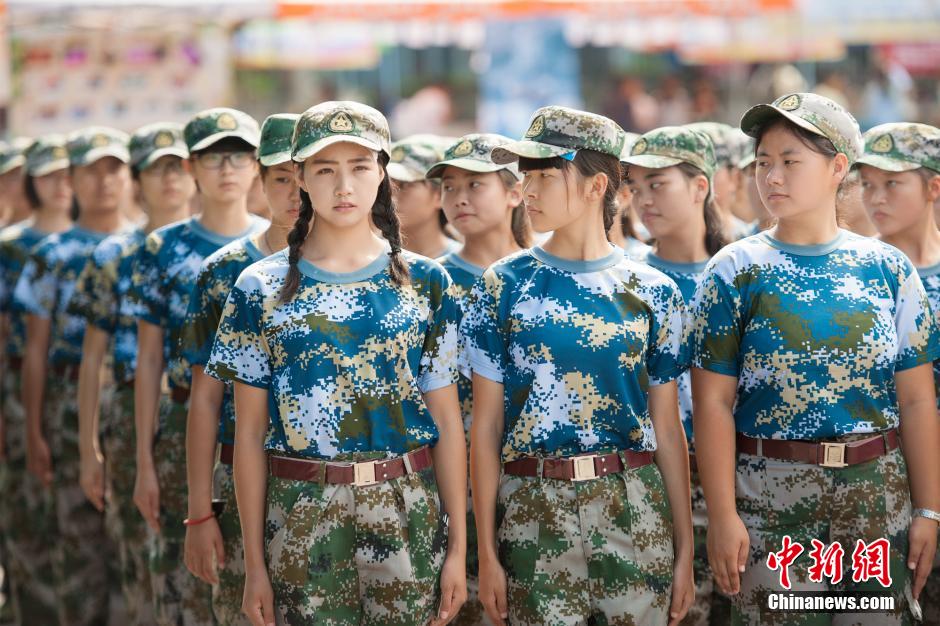 University holds freshmen military training