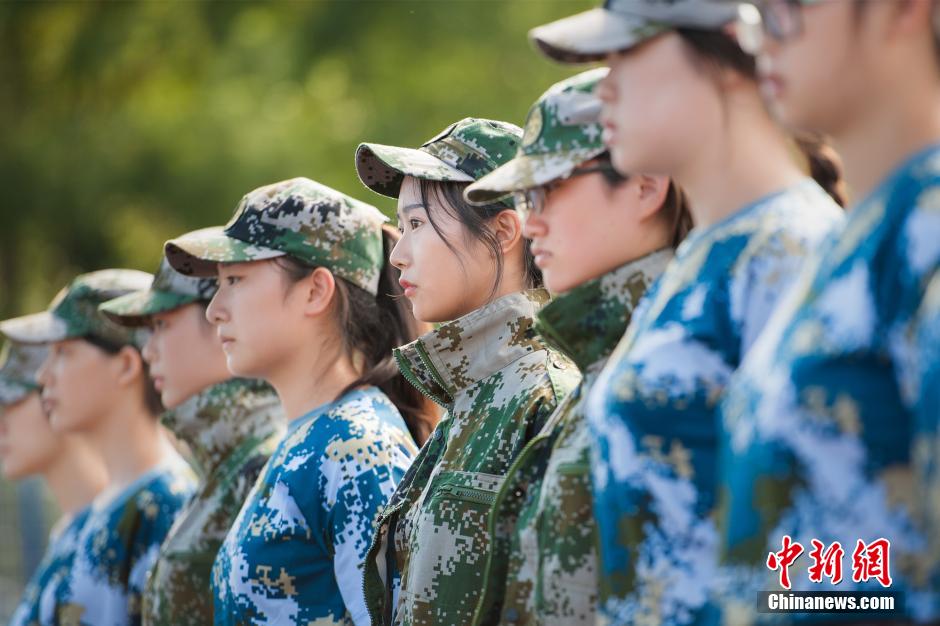 University holds freshmen military training