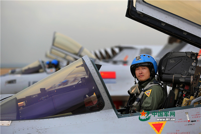 A glimpse into Carrier fighter J-15's test flight