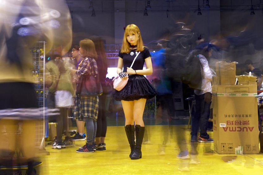 College girl makes cosplaying a high-paid job
