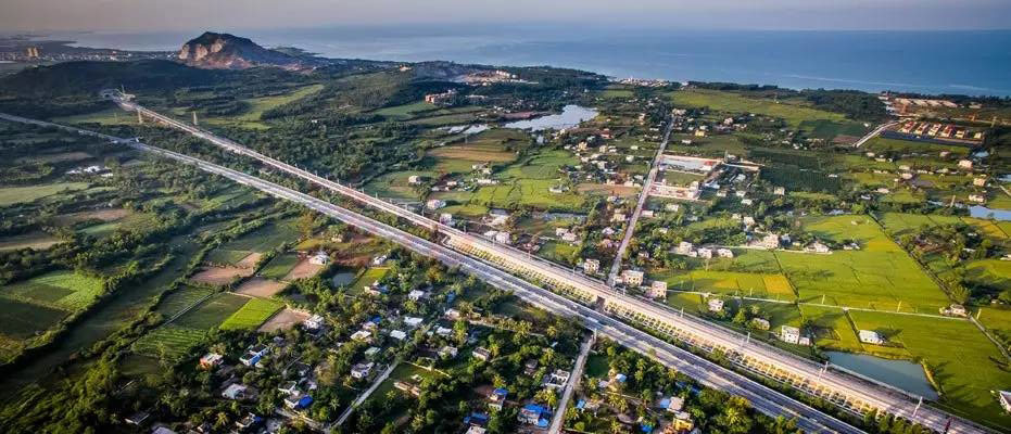 Amazing scenery along world's first around-the-island high-speed rail 