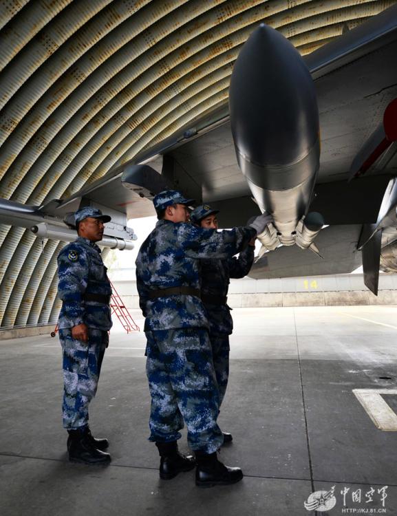 Su-30 fighter jets carrying anti-radiation missile conduct training in N China