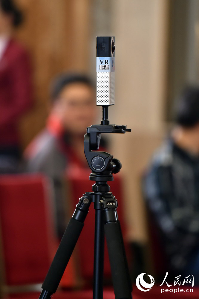 Journalists go high tech at ‘Two Sessions’
