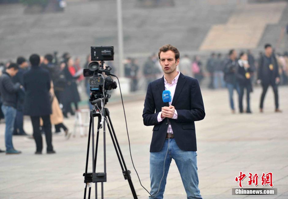 Journalists go high tech at ‘Two Sessions’
