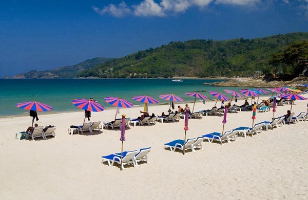 Japanese tourists slammed for mass naked swim in Thailand; finger-pointing at Chinese due to stereotype
