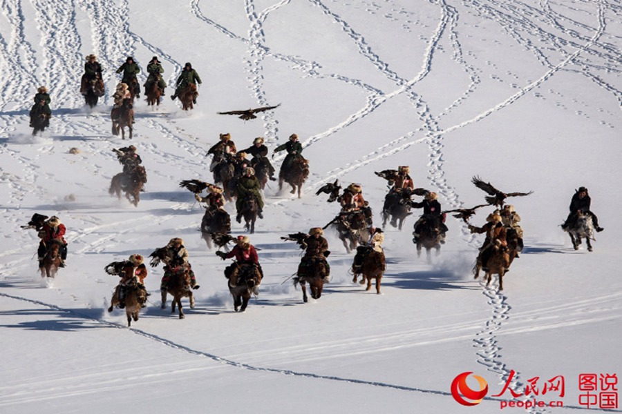 Charming folk customs in Kalajun Grassland
