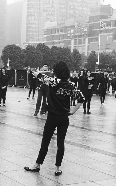 Sophie Marceau goes square dancing in Guangzhou 
