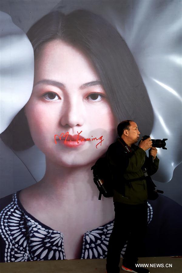 The 2016 PIP kicked off in Pingyao on Monday, showing more than 15,000 photos by over 2,000 photographers around the world. 