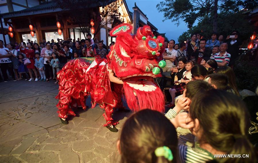 China sees tourism boom during May Day holiday