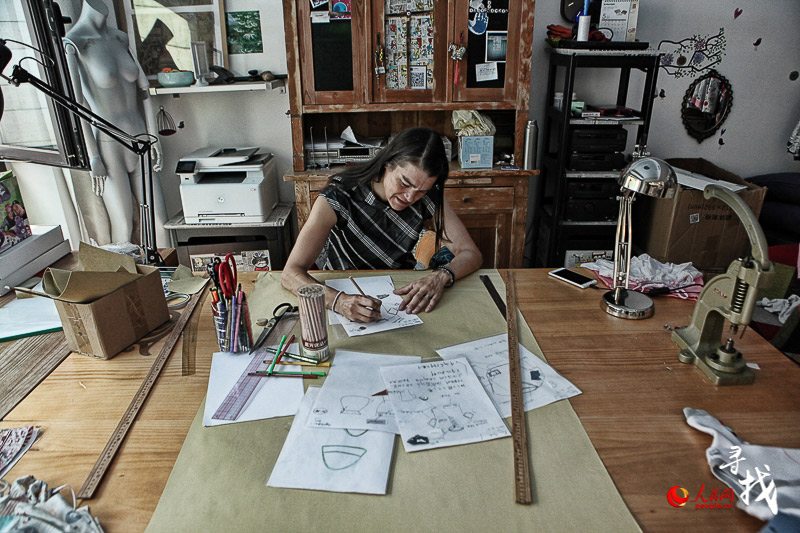 Feature: German woman fulfills her fashion design dream in China