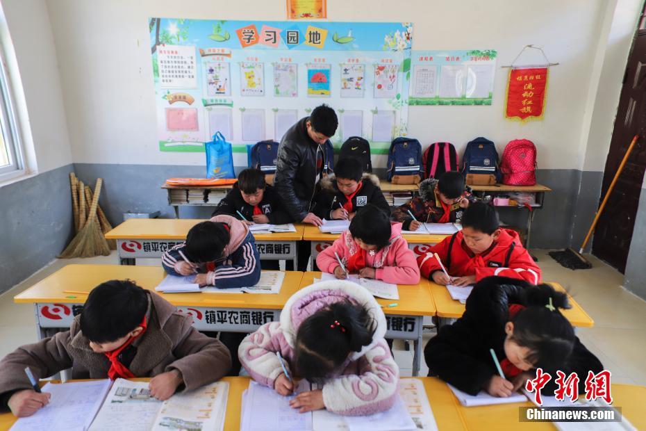 Aviation science enters rural school in central China