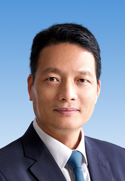 Yan Yibin，   Board Chairman of Guangzhou Development District Financial Holdings Group 