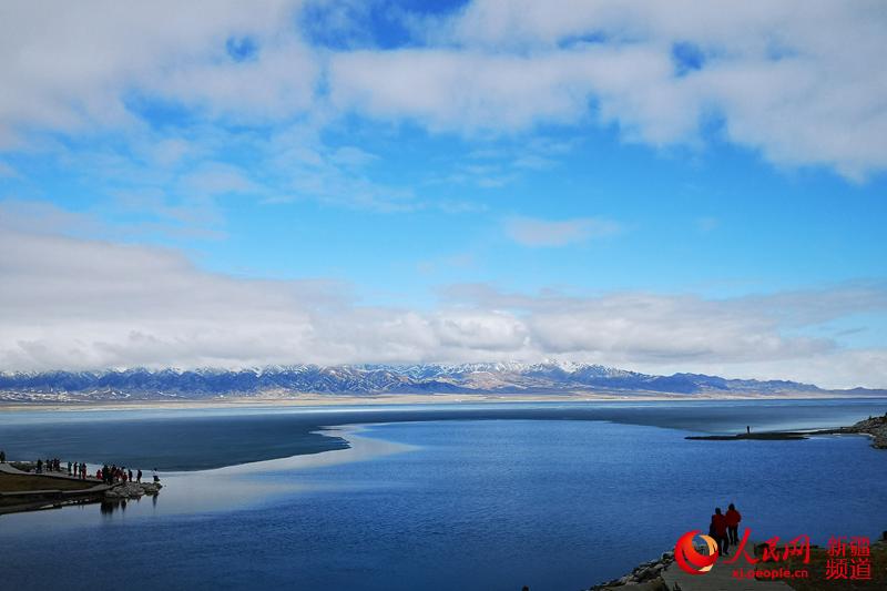 Lake thaws in NW China's Xinjiang