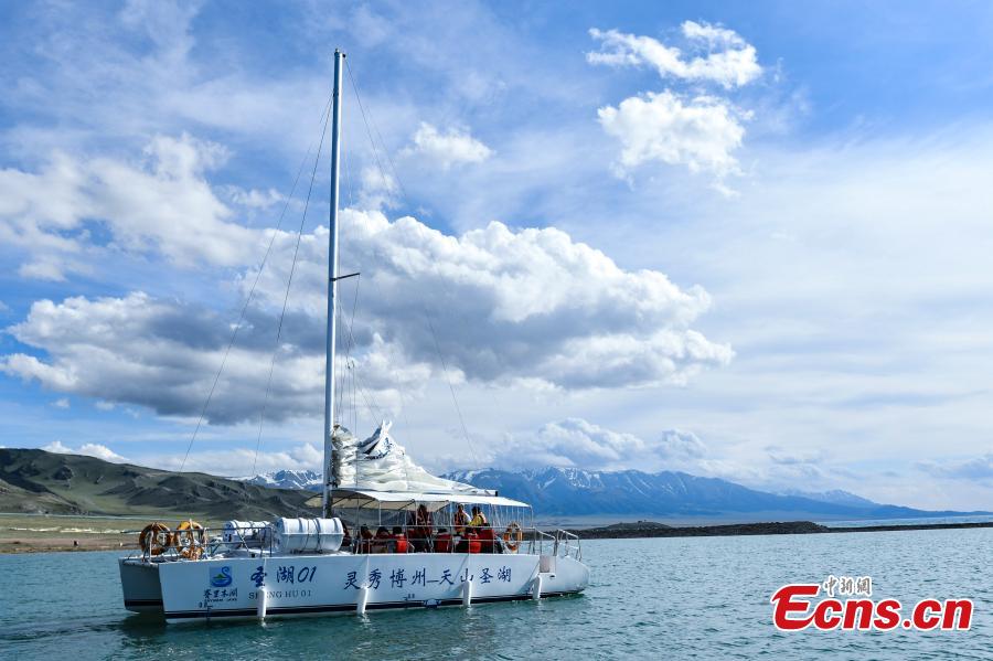 Xinjiang’s highest lake a natural wonder