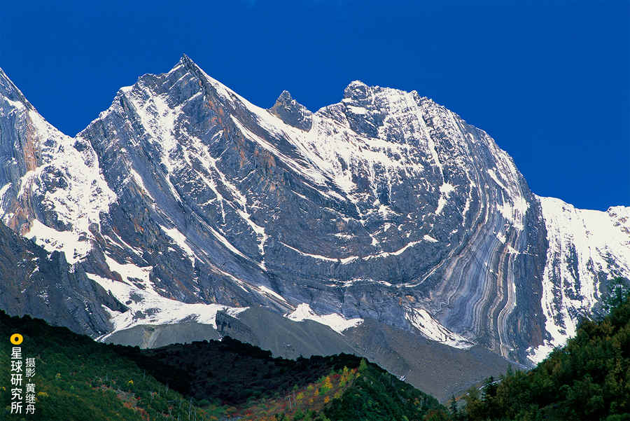 Hi, I am China: Four Girls Mountain in southwest China's Sichuan province