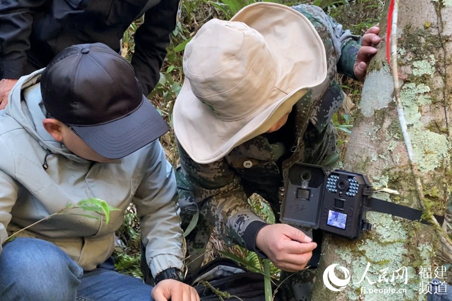 Scientific expedition team digs nature reserve in southeast China