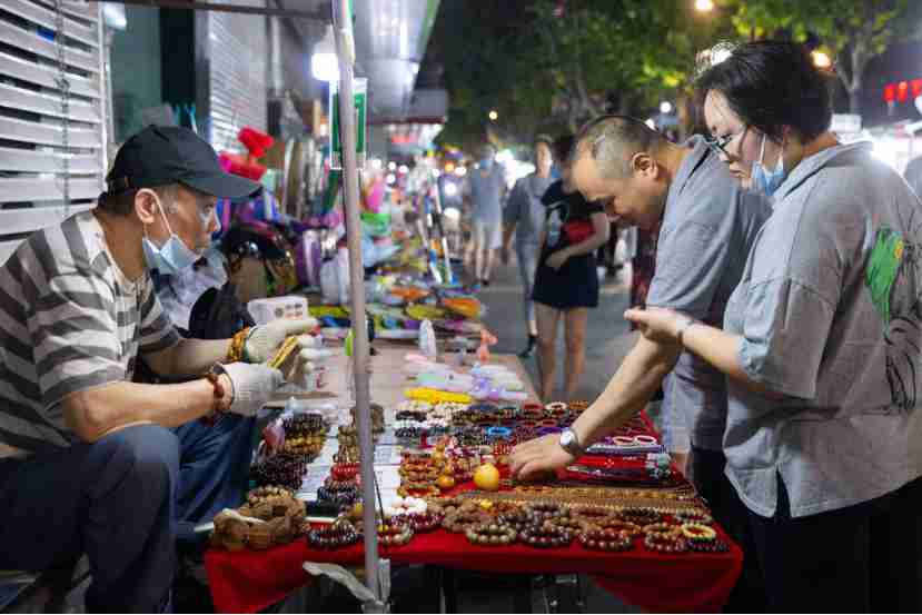 SW China’s Chengdu boosts consumption, employment with flexible city management measures
