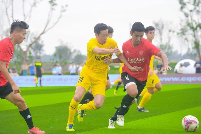Football exhibition match in SW China’s Qionglai broadcast live through glass-free 3D technologies for global audience