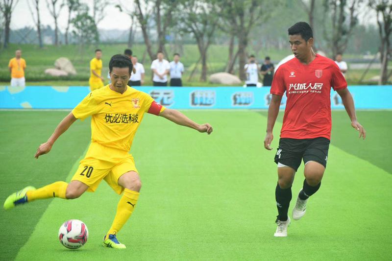 Football exhibition match in SW China’s Qionglai broadcast live through glass-free 3D technologies for global audience
