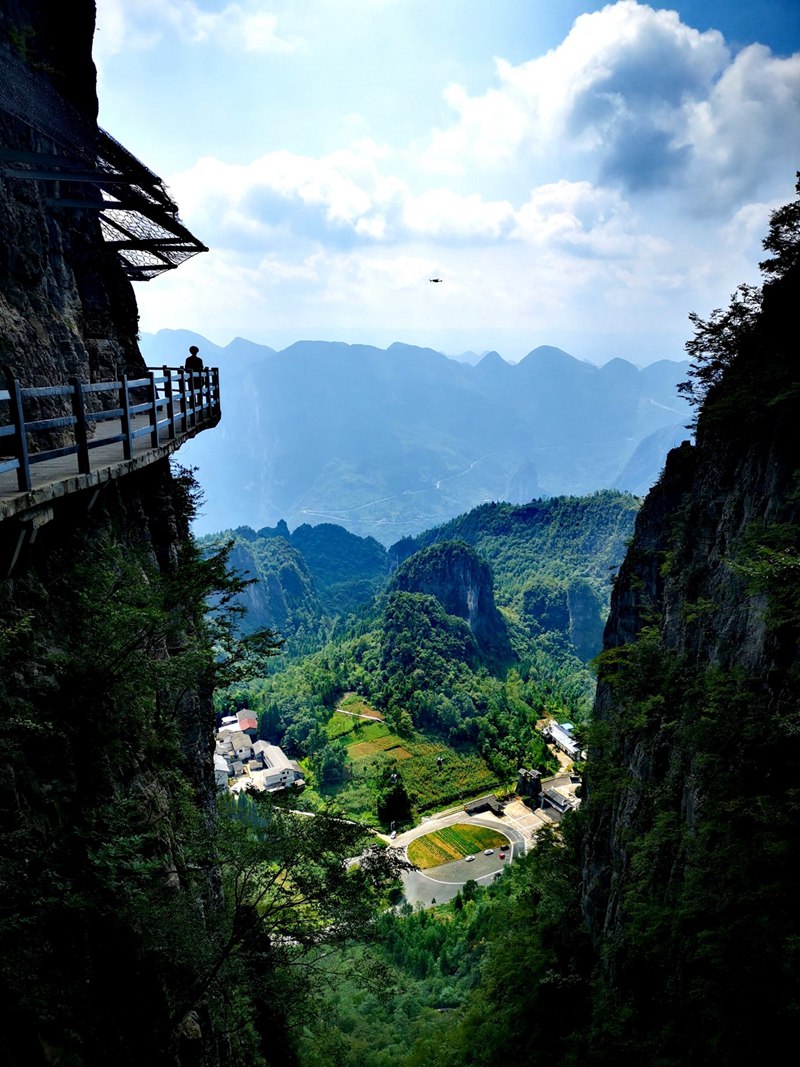 Spectacular scenery of “Oriental Colorado Canyon” in C China's Hubei