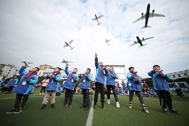 China must drive growth through scientific, technological innovation