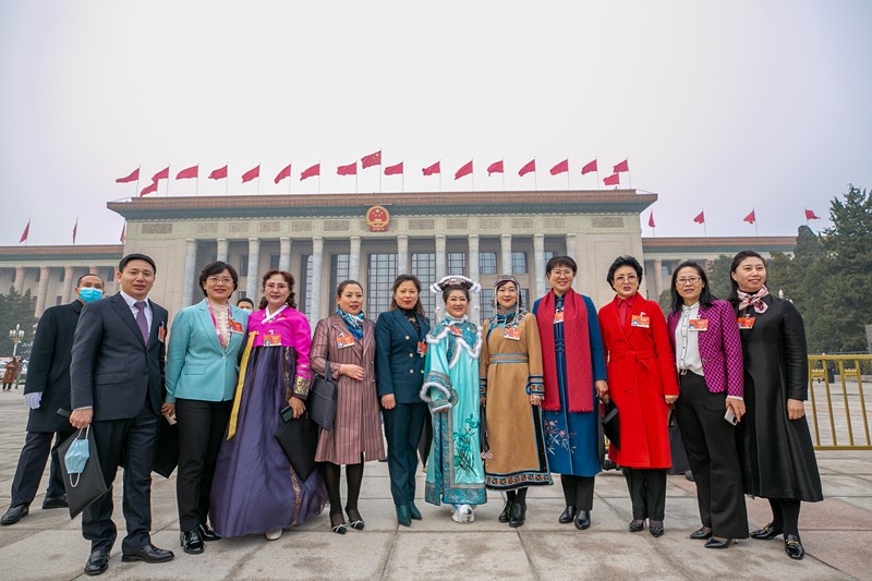How are China's economic, social development goals for 2021 determined?
