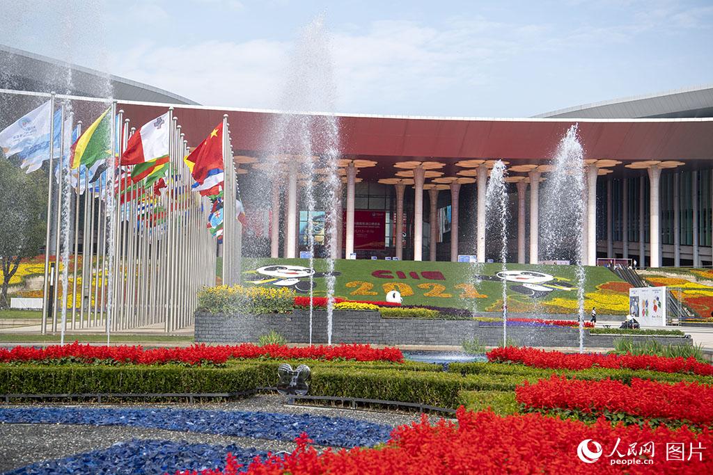 Main venue gets ready for start of 4th CIIE