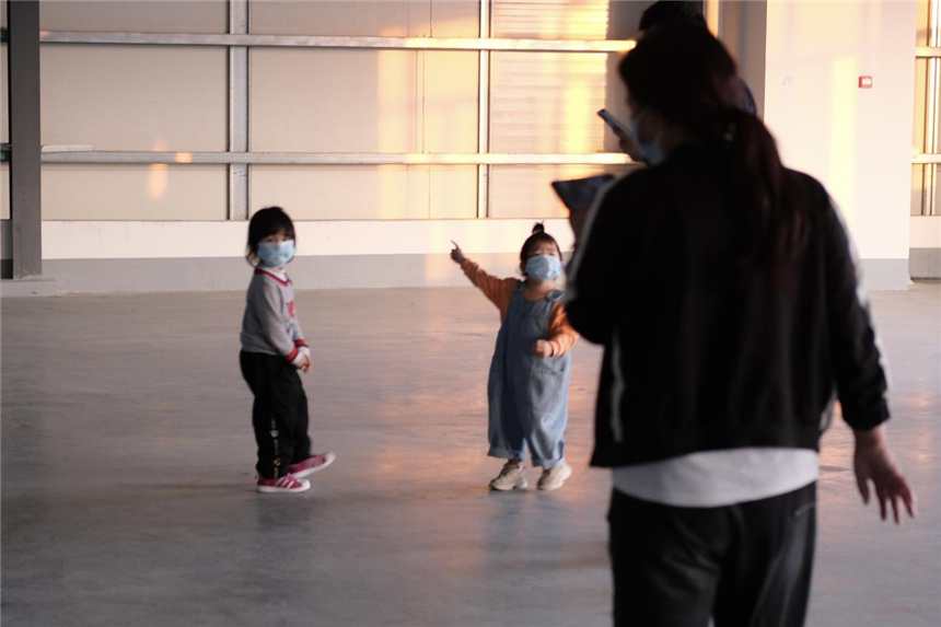 Moments of everyday life in a makeshift hospital?in?east China’s Shanghai