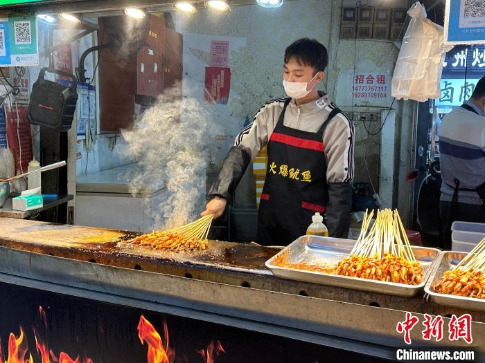 Night economy in China’s Guangxi lights up streets once again