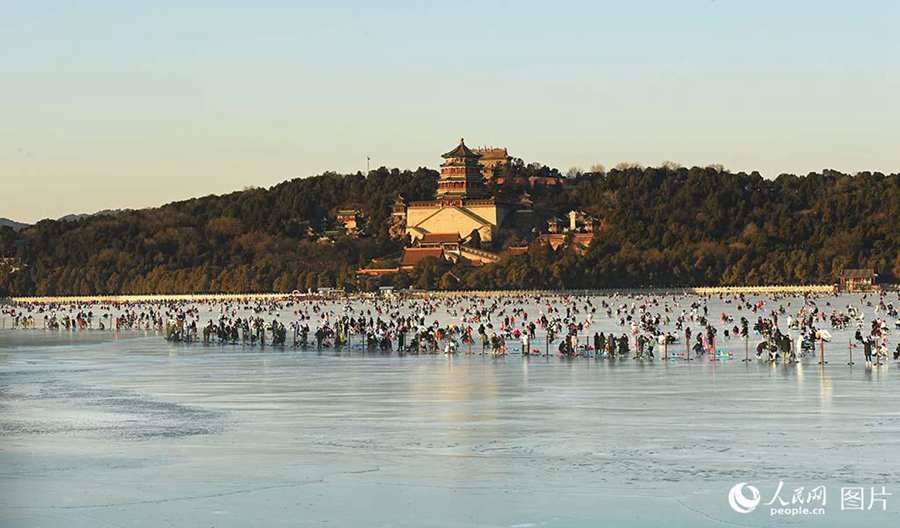 Beijing's largest ice rink opens to visitors