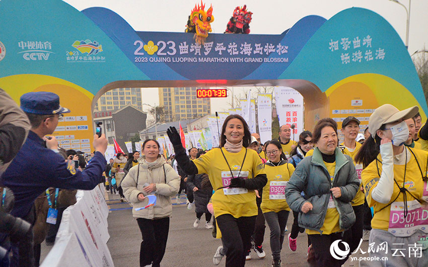 Marathon race held amidst sea of rapeseed flowers in SW China's Yunnan