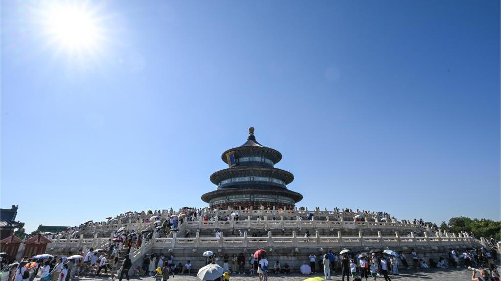 Couple recreates Beijing's Central Axis in 130,000 building blocks