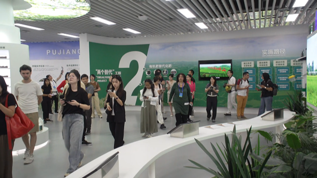 Latin American journalists amazed by China's agricultural development in Sichuan