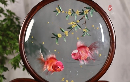 Magic Su embroidery with lovely golden fish patterns