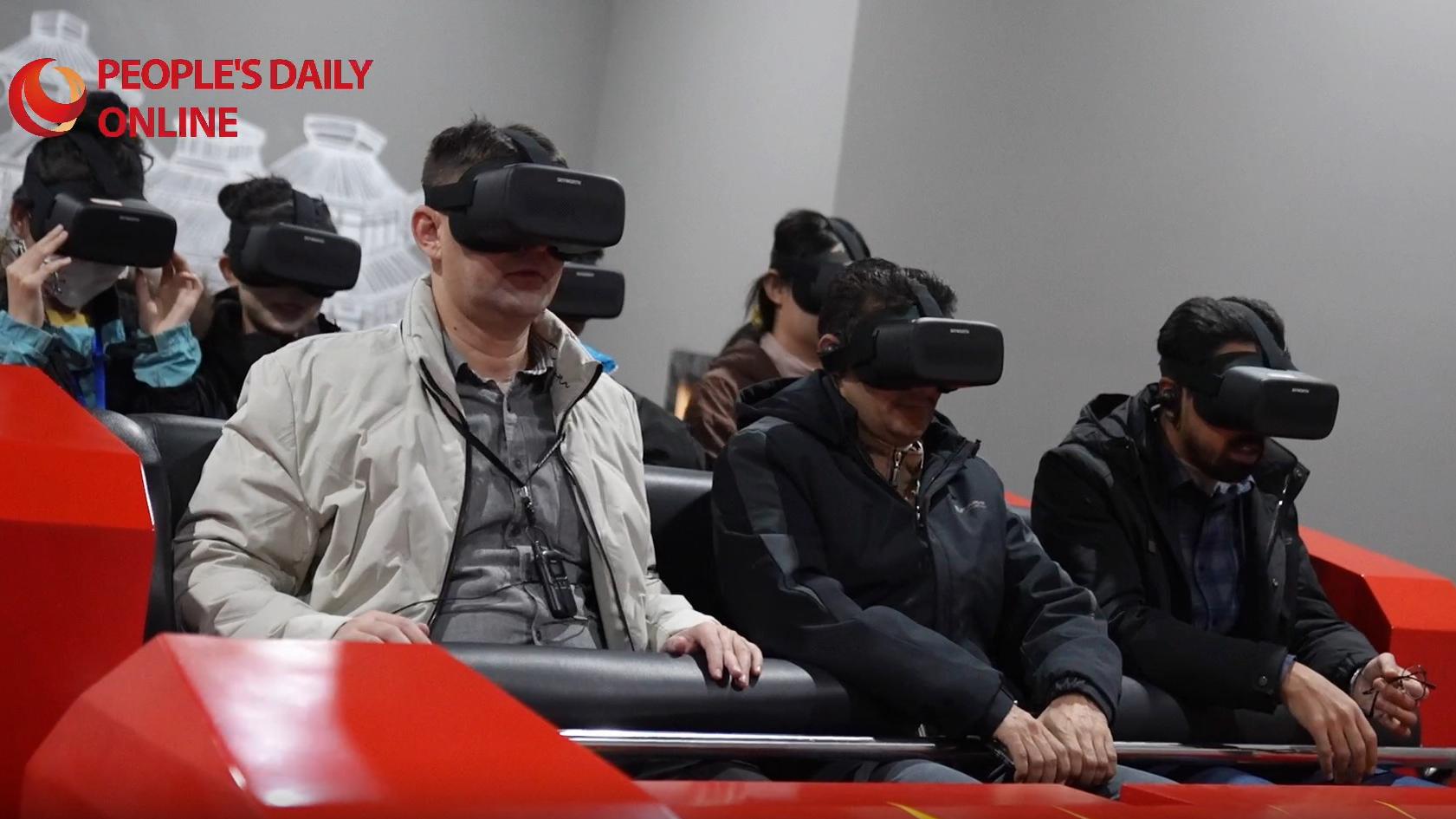 Yemeni journalist praises China's museum technology, enjoys VR 'time travel'