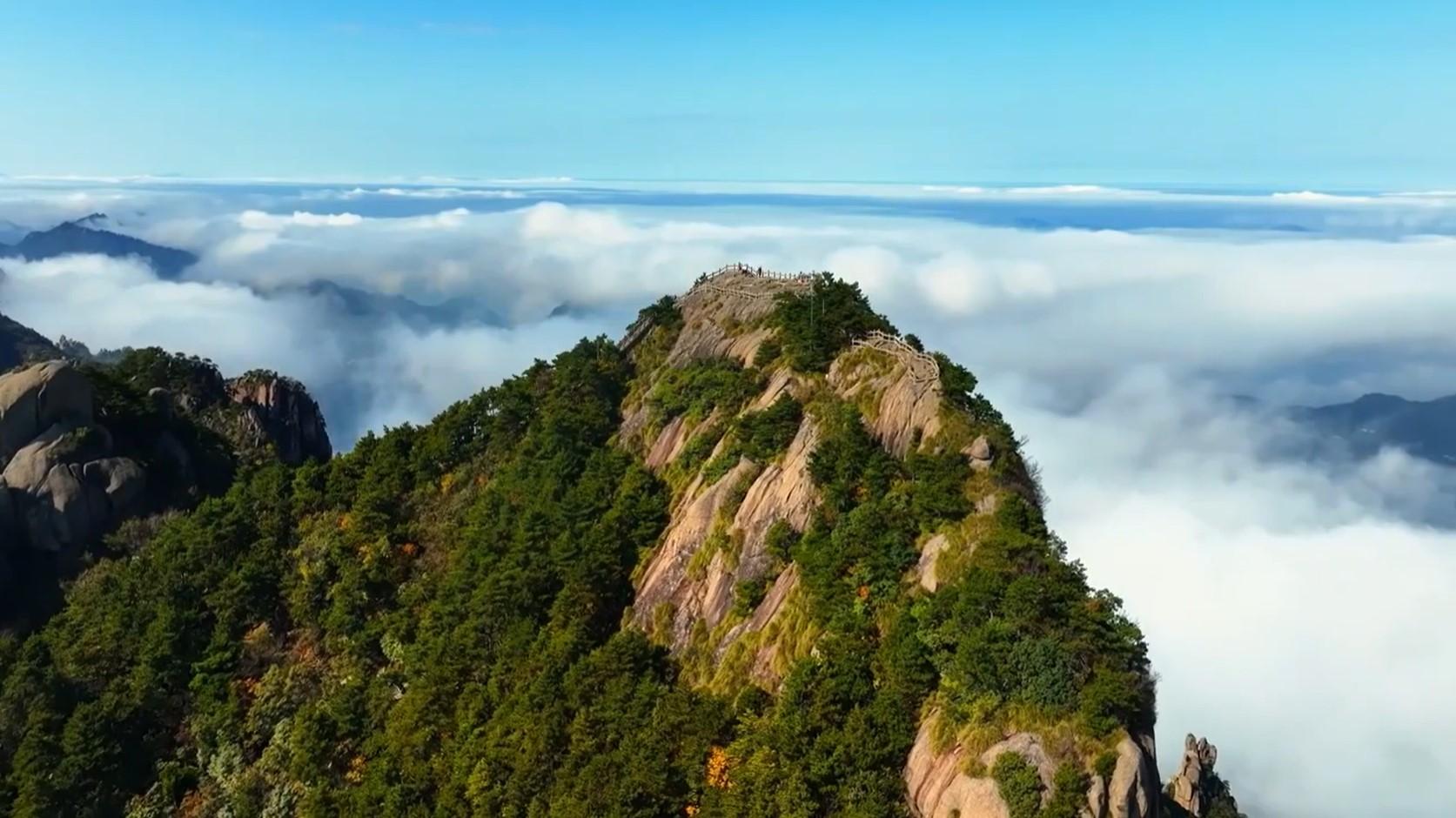 Beautiful autumn scenery at Jiuhua Mountain