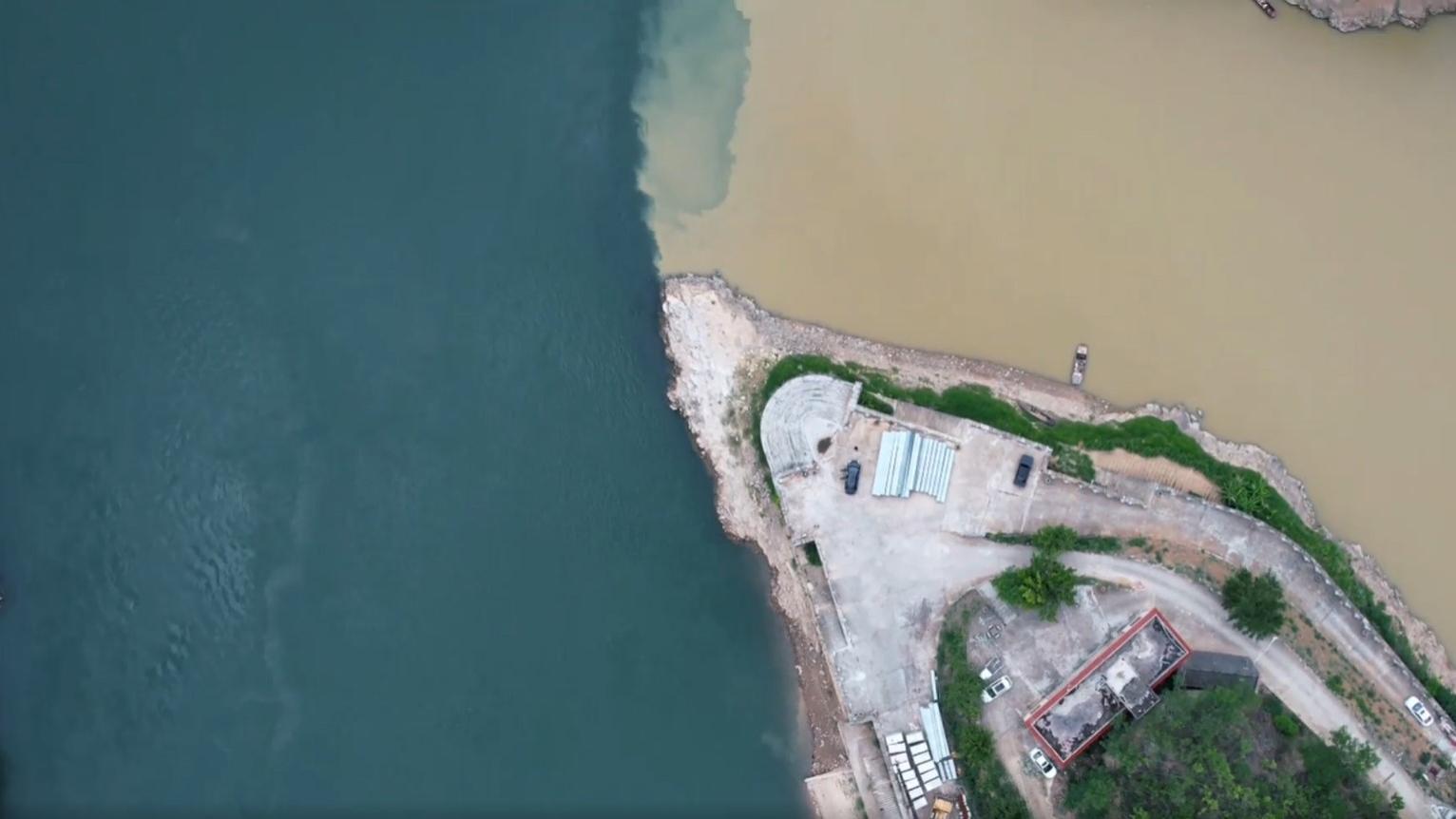 A duel of dancing colors on Lancang River