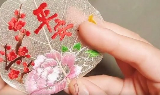 Trending in China｜Nature woven into art: Guizhou leaf vein embroidery