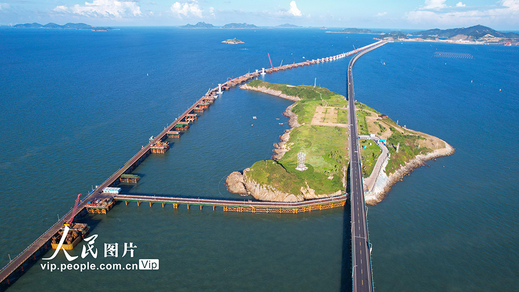 Trans-sea bridge construction in full swing in Taizhou, E China's Zhejiang