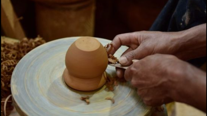 Trending in China | Slow-wheel pottery: The Dai people's ancient craft
