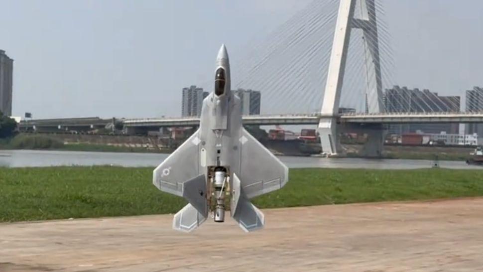 Handcrafted model plane pulls off mind-blowing 360° stunts