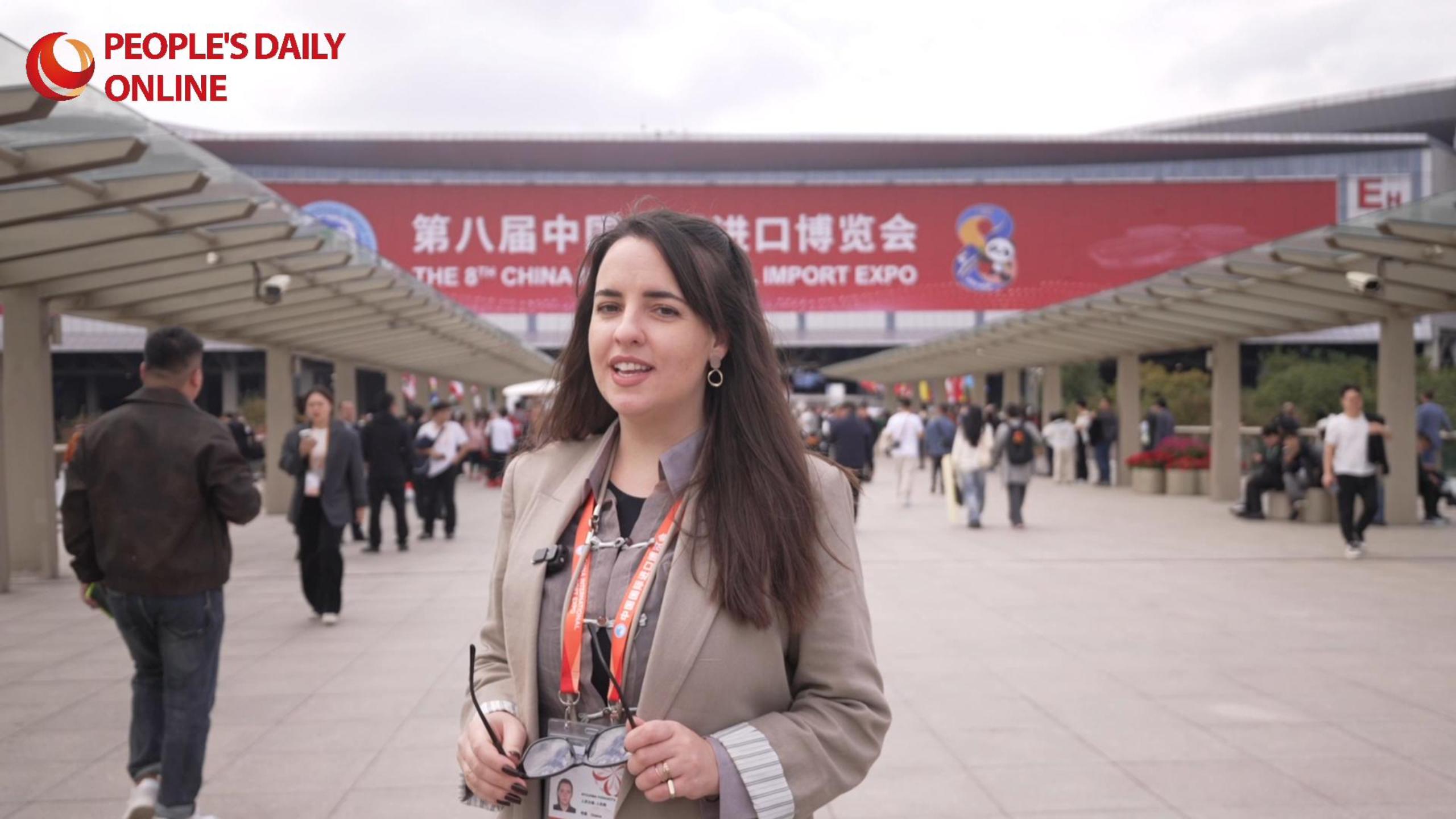 Greek attendee experiences cutting-edge technology at 8th CIIE