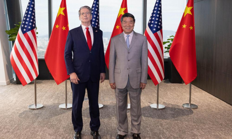Chinese Vice Premier He Lifeng (right) and US Treasury Secretary Scott Bessentin pose for a photo on October 25, 2025 before China-US trade talks in Kuala Lumpur, Malaysia. Photo: Xinhua